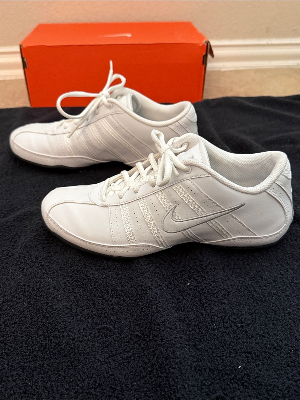 Women’s Nike Musique III SL Sneakers - Picture 5 of 9